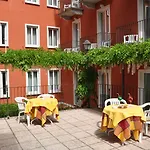 Hotel Cavour 30tre - Moderno Per Tradizione 3*