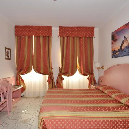 Moderno Hotel 3*