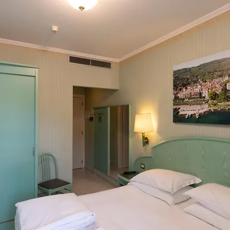 Moderno Hotel 3*