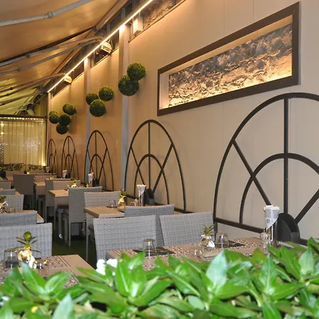 Cavour 30tre - Moderno 3* ストレーザ