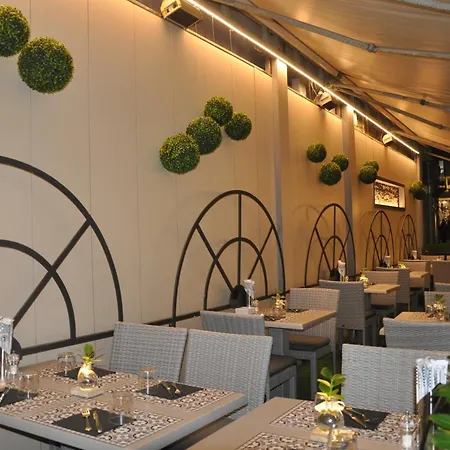 Cavour 30tre - Moderno 3* 斯特雷萨