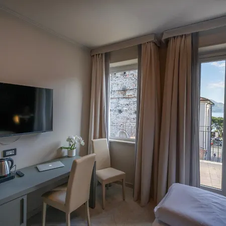 Cavour 30tre - Moderno Per Tradizione 3* Стреза