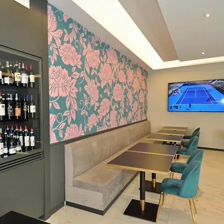 Cavour 30tre - Moderno 3* 斯特雷萨