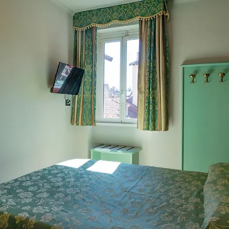 酒店 Cavour 30tre - Moderno 斯特雷萨