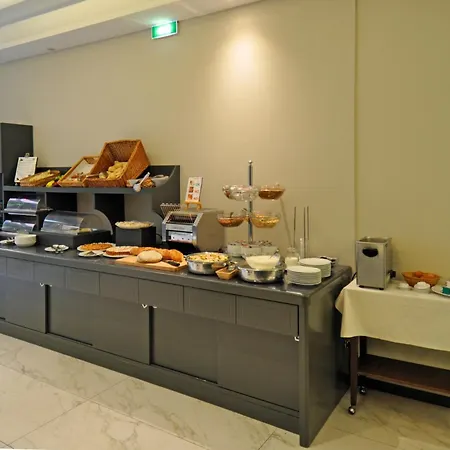 Cavour 30tre - Moderno 斯特雷萨