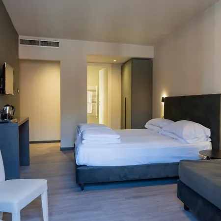 Cavour 30tre - Moderno 斯特雷萨