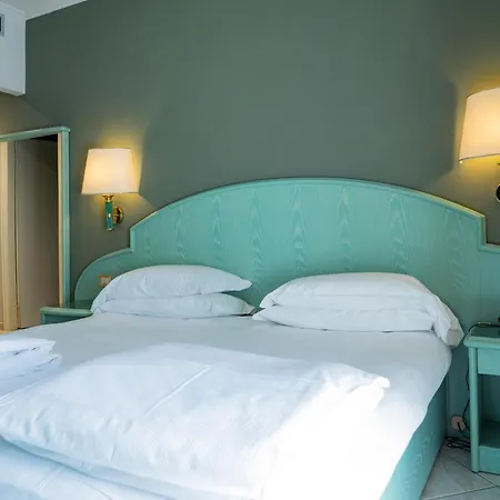 Cavour 30tre - Moderno 酒店 斯特雷萨