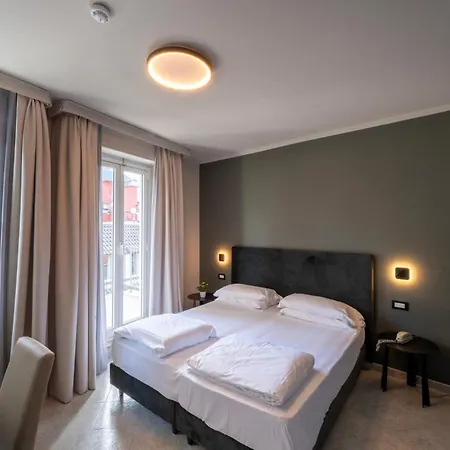 Cavour 30tre - Moderno Per Tradizione Отель 3*