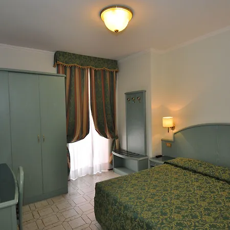 Cavour 30tre - Moderno 斯特雷萨