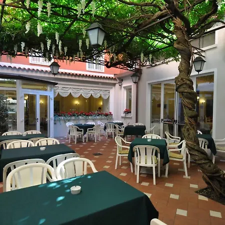 Hotel Moderno 3*
