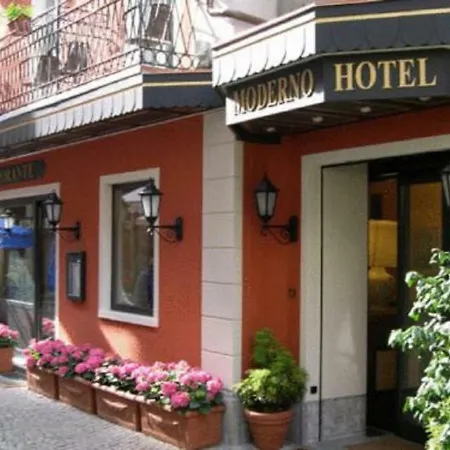 Moderno Hotel 3*