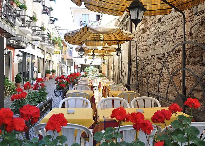 Cavour 30tre - Moderno 3* ストレーザ