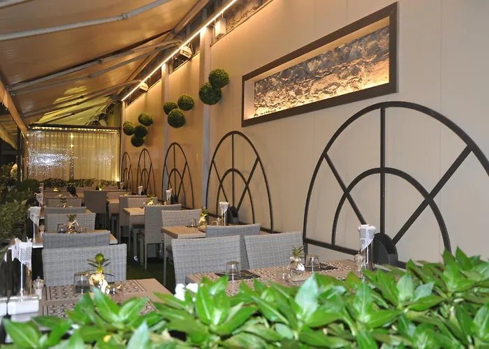 Cavour 30tre - Moderno 3* Stresa