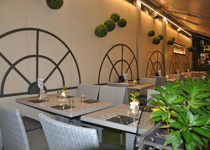 ホテル Cavour 30tre - Moderno 3*