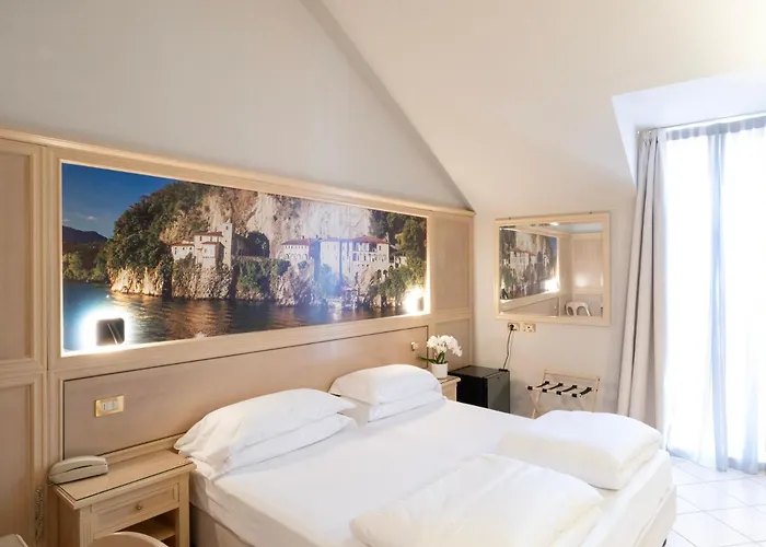 Cavour 30tre - Moderno 3* ストレーザ