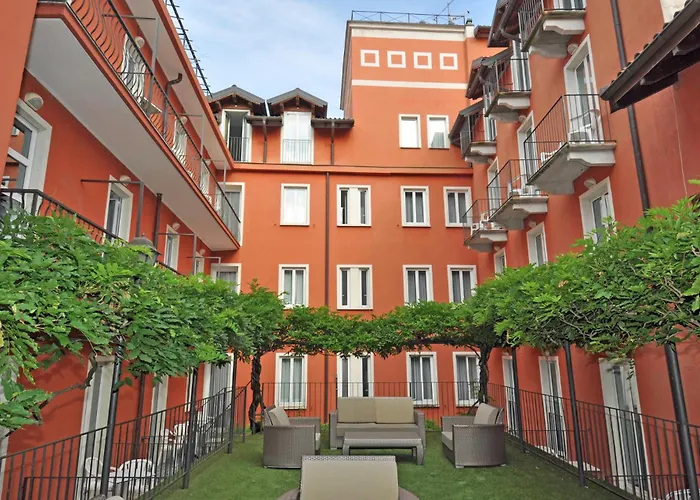 Cavour 30tre - Moderno ホテル 3*