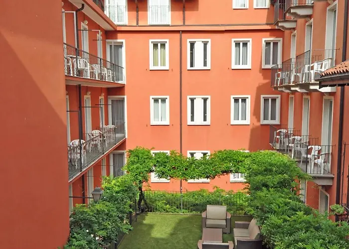 Cavour 30tre - Moderno ホテル ストレーザ