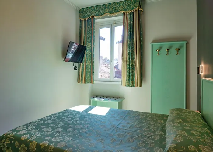 Hotel Cavour 30tre - Moderno Stresa