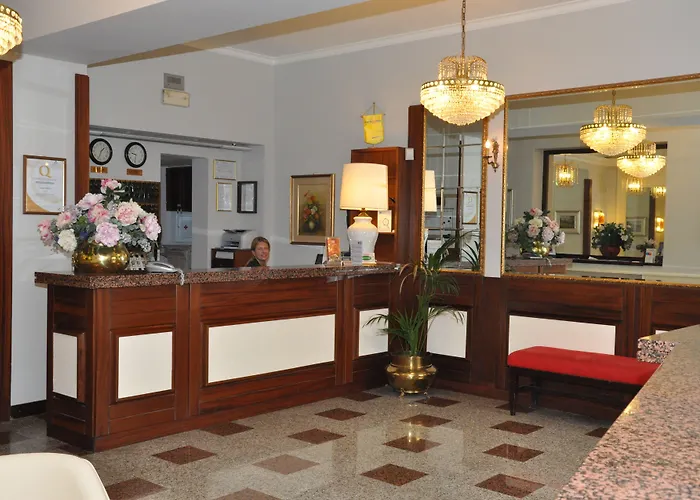 Cavour 30tre - Moderno 3* Stresa