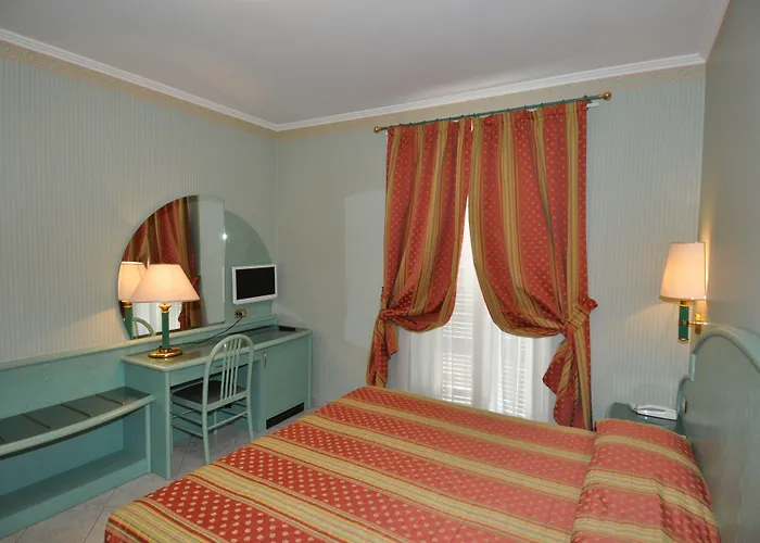 Hotel Cavour 30tre - Moderno Stresa