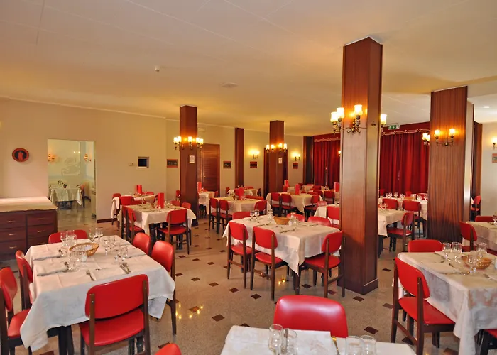 ホテル Cavour 30tre - Moderno 3*