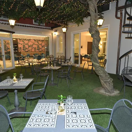 Cavour 30tre - Moderno فندق ستريزا