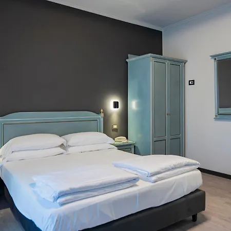 Cavour 30tre - Moderno فندق ستريزا