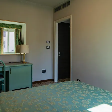 Cavour 30tre - Moderno فندق ستريزا