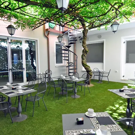 Cavour 30tre - Moderno فندق ستريزا