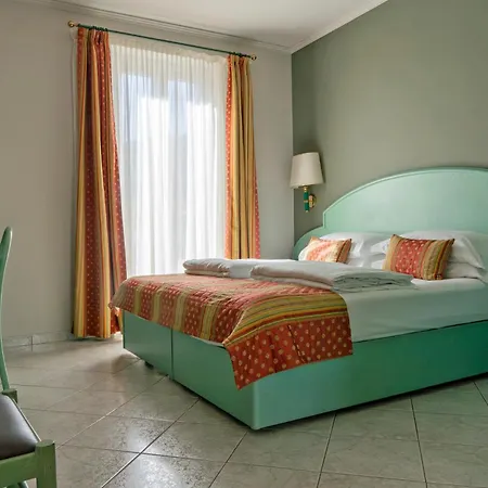 Cavour 30tre - Moderno 3* ستريزا