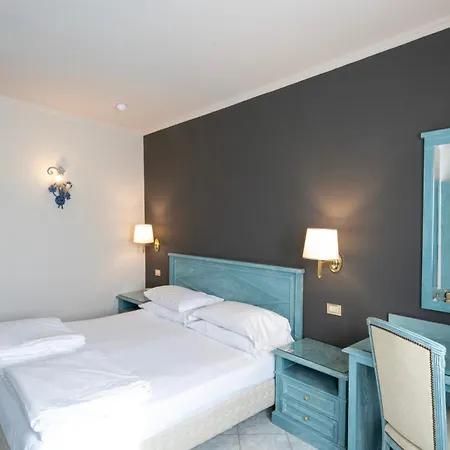 فندق Cavour 30tre - Moderno 3*
