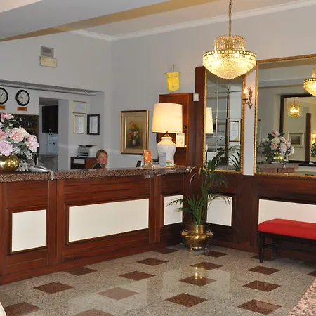 Cavour 30tre - Moderno 3* ستريزا