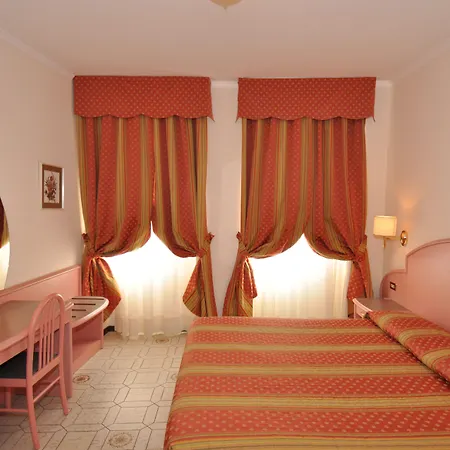 Cavour 30tre - Moderno فندق ستريزا