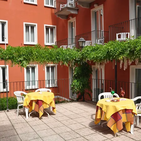 فندق Cavour 30tre - Moderno 3*