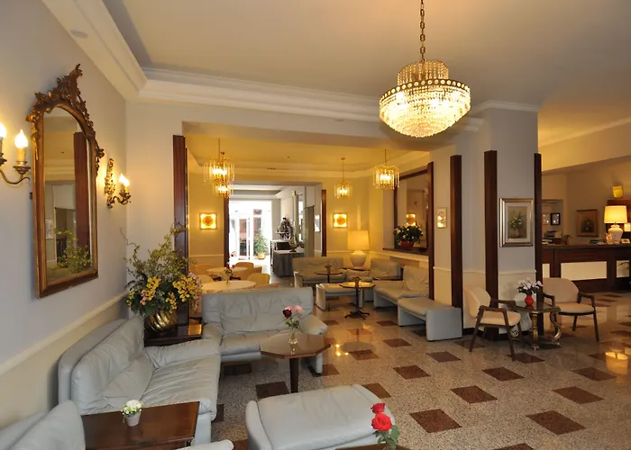 Cavour 30tre - Moderno 3* Stresa